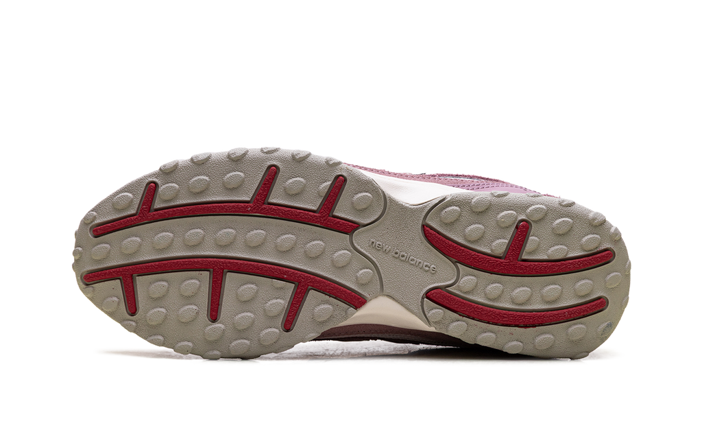New Balance 204L "Valentine's Day" Sneakers